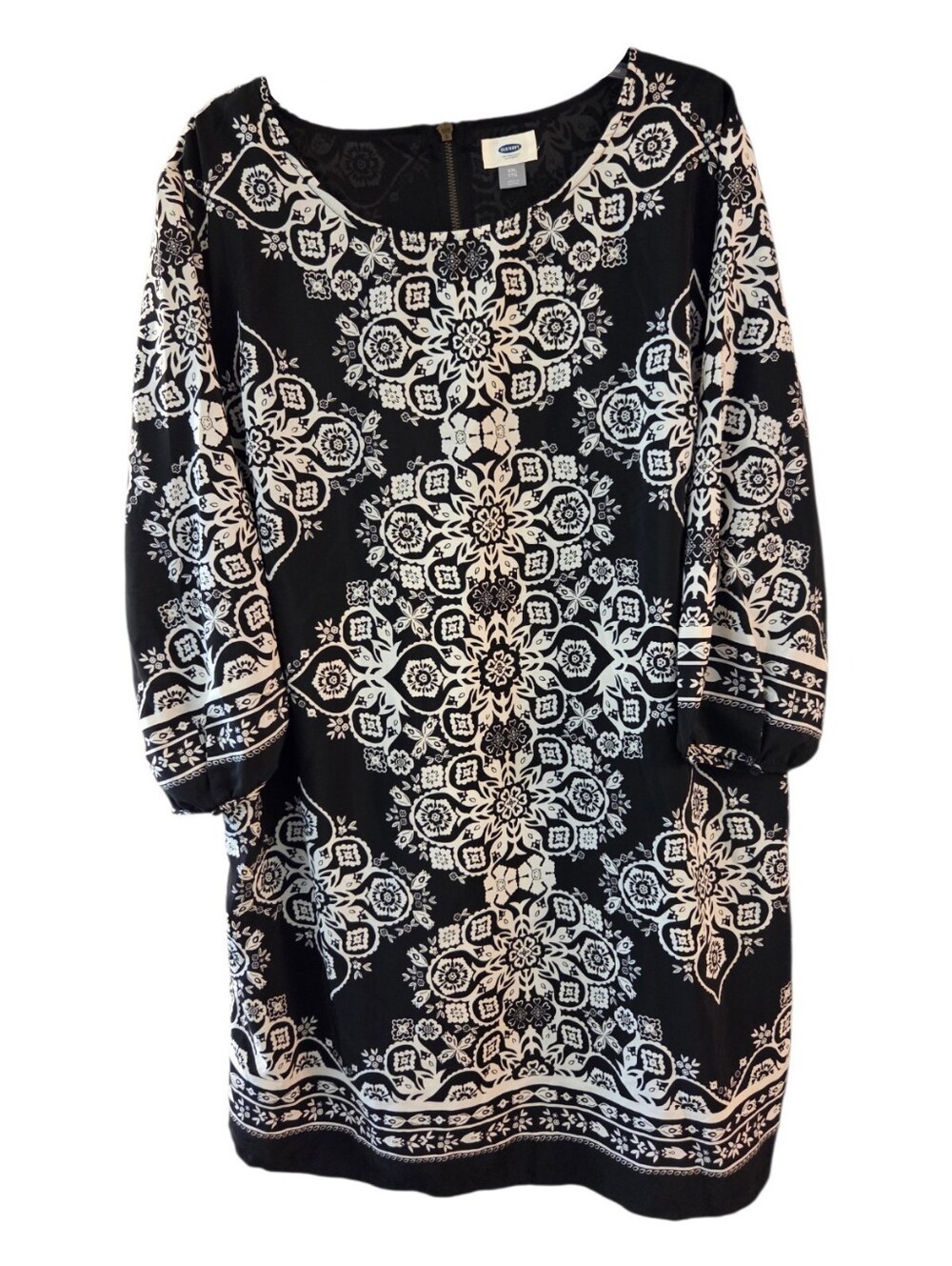 Old Navy Black and White Long-Sleeve Medallion Print Shift Dress - Plus Size XXL